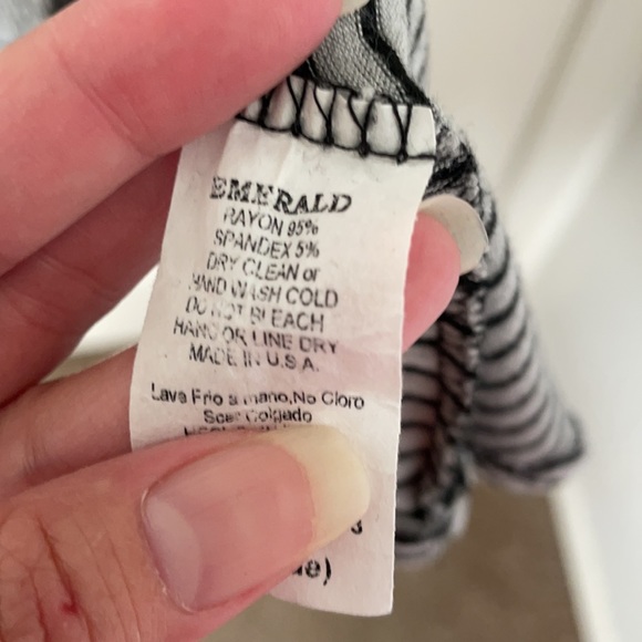 Adorable sleeveless tunic top. Like NEW - Picture 7 of 9